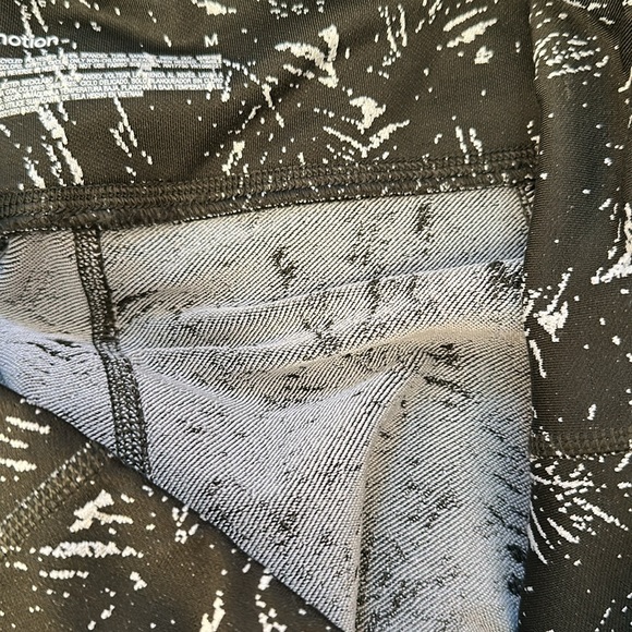 All In Motion Olive Green Winter Weight Patterned Leggings, Medium - Picture 6 of 6